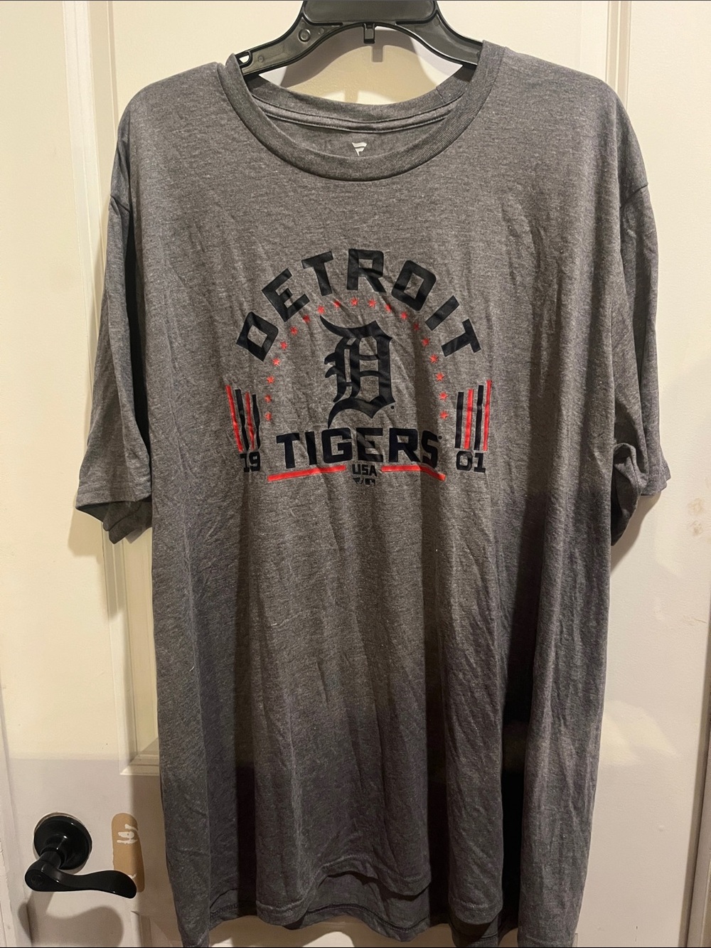Fanatics Detroit Tigers Gray & Black Graphic Tee with Red Accents